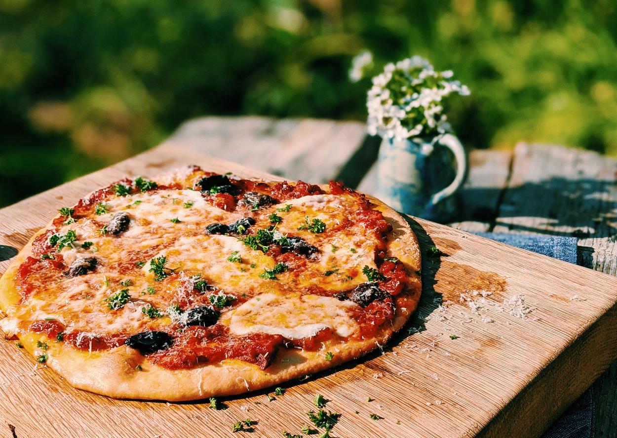 Pizza al fresco in the early Spring sunshine!